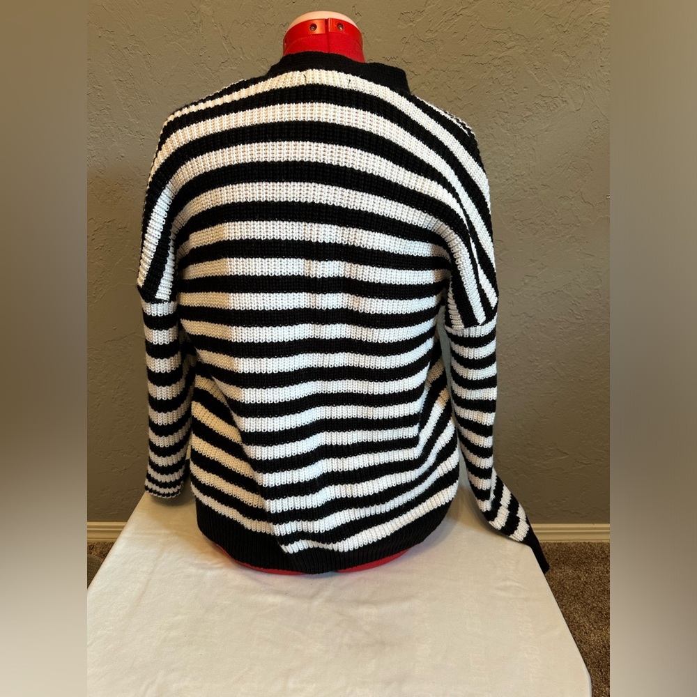 Hot Topic Black and White Striped Cardigan - Picture 3 of 4